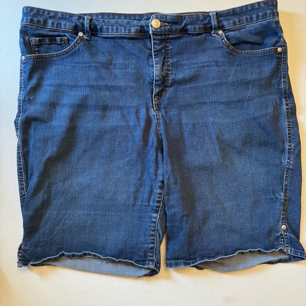 Gloria Vanderbilt Bermuda Shorts | 20W